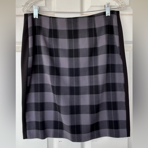 Banana Republic Factory Dresses & Skirts - Banana Republic Factory Plaid Front‎ Pencil Skirt Back Zip Size 8